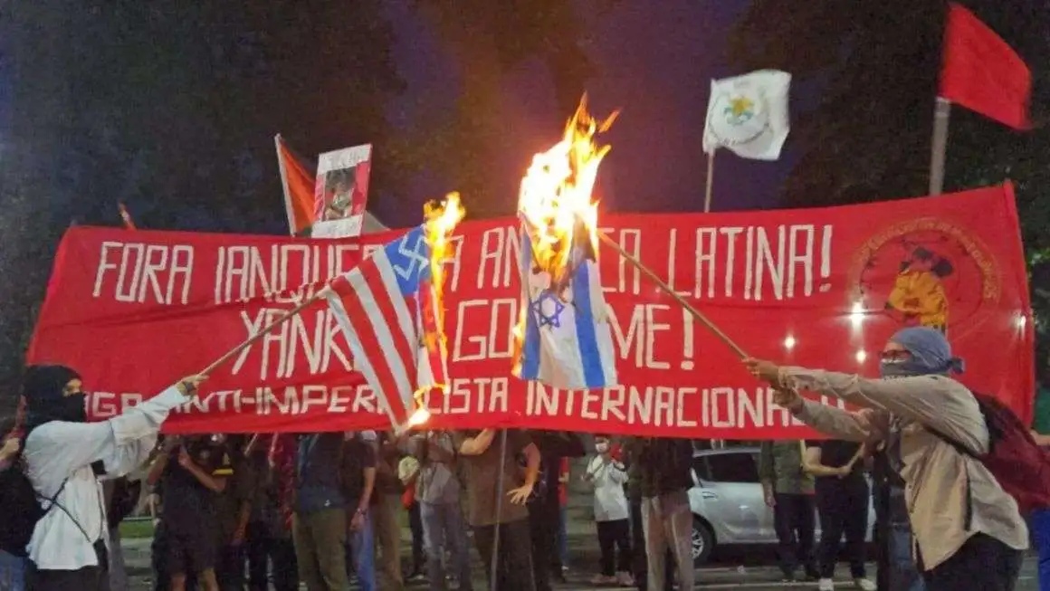 Artículo de Røde Fane (Noruega): «La agresión del imperialismo yanqui y la unidad antiimperialista»