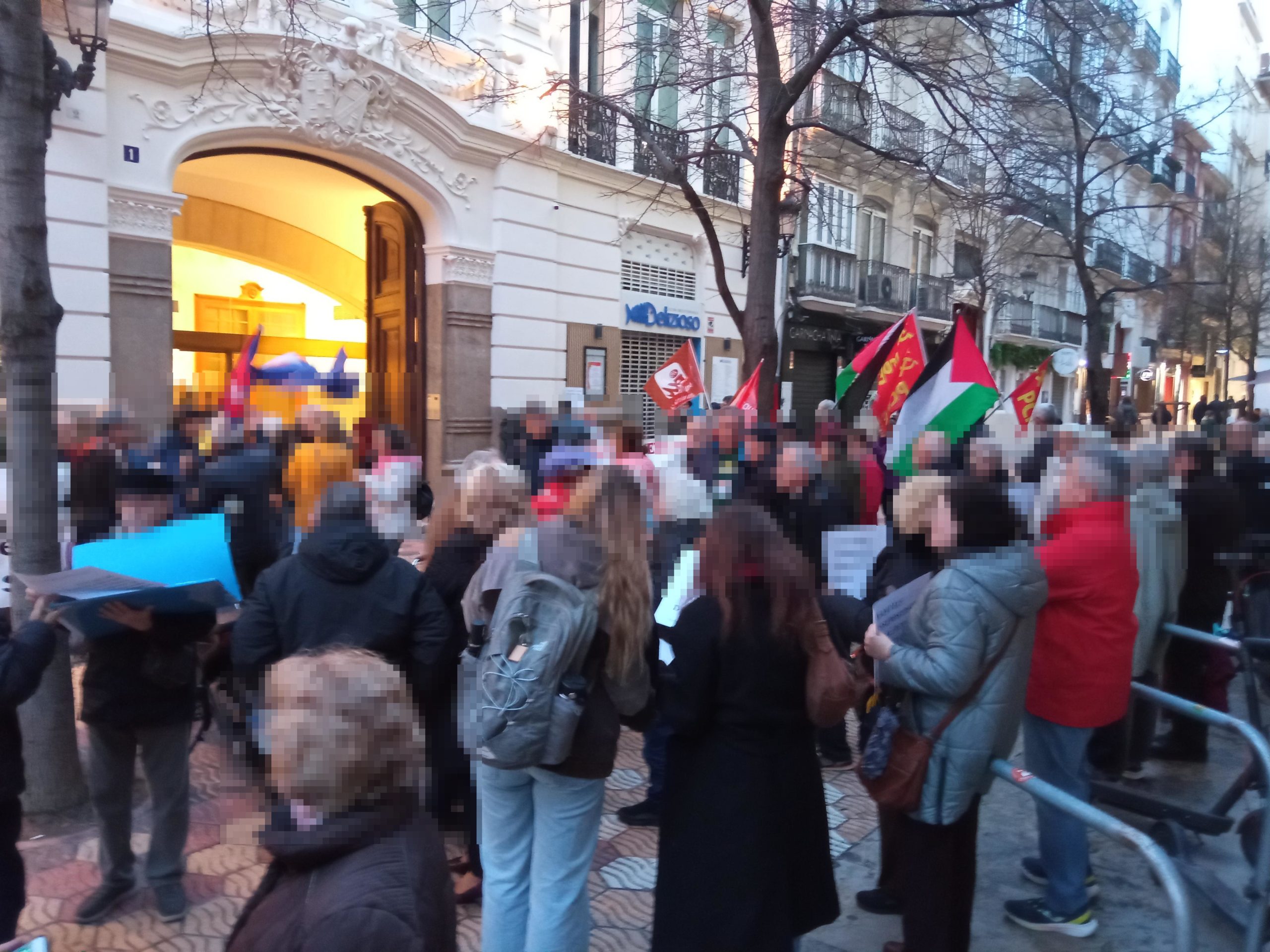 Concentración en València contra las agresiones yanquis