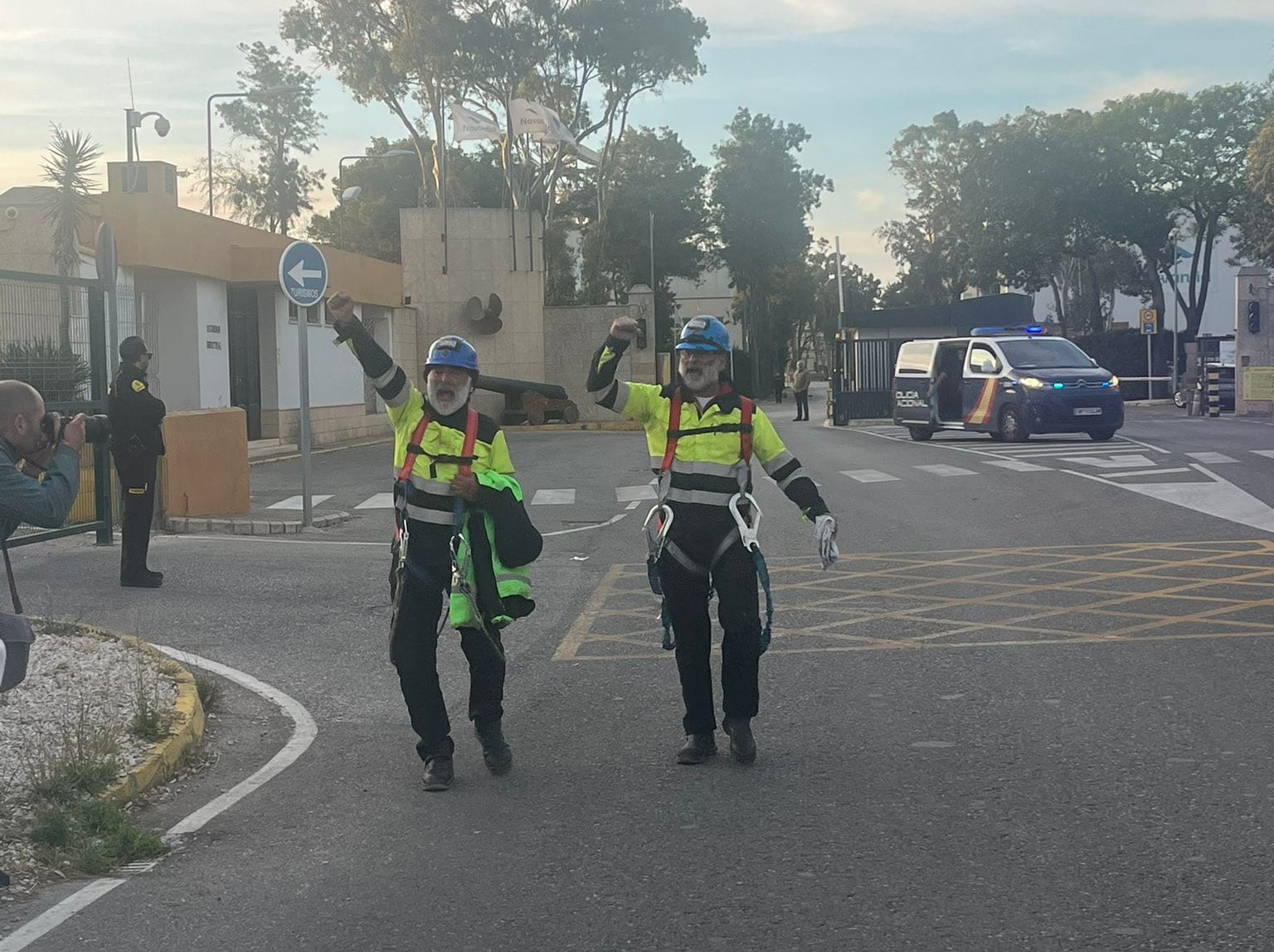 Policía desaloja a Manolo y Jesús, después de un mes de lucha contra las listas negras