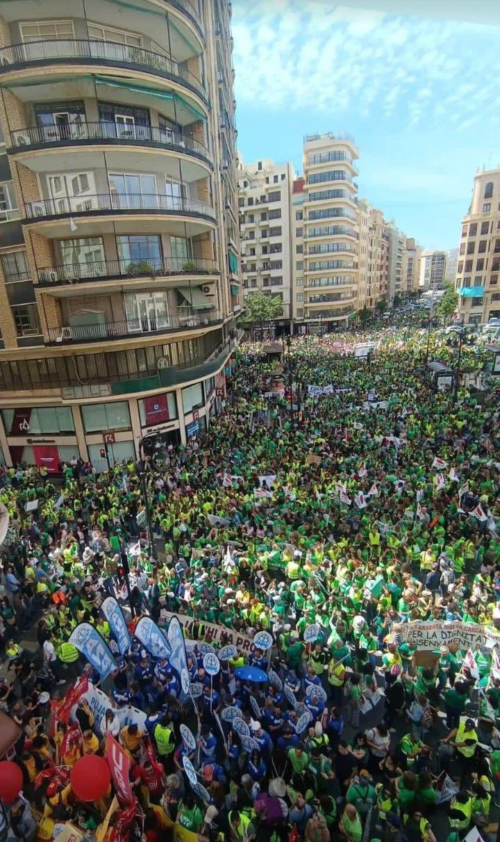 Comienza la huelga indefinida de la educación valenciana