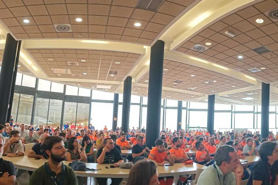 Los obreros votan por amplia mayoría continuar la lucha en Airbus