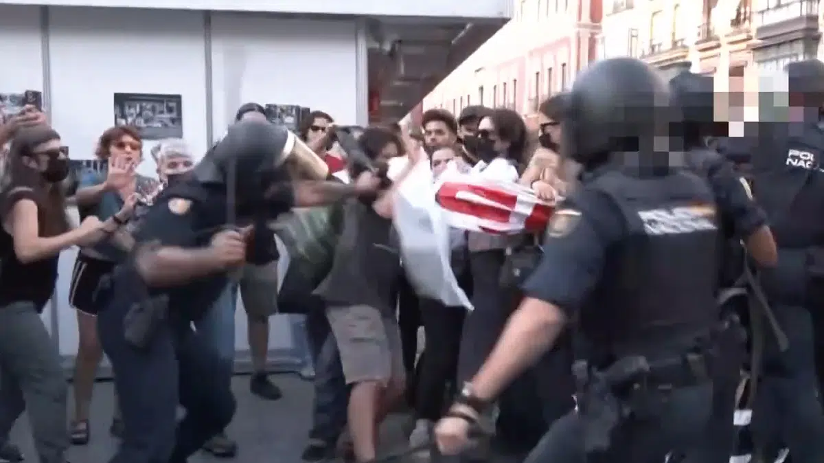 [Sevilla] La Policía Nacional protege a los nazis (otra vez)