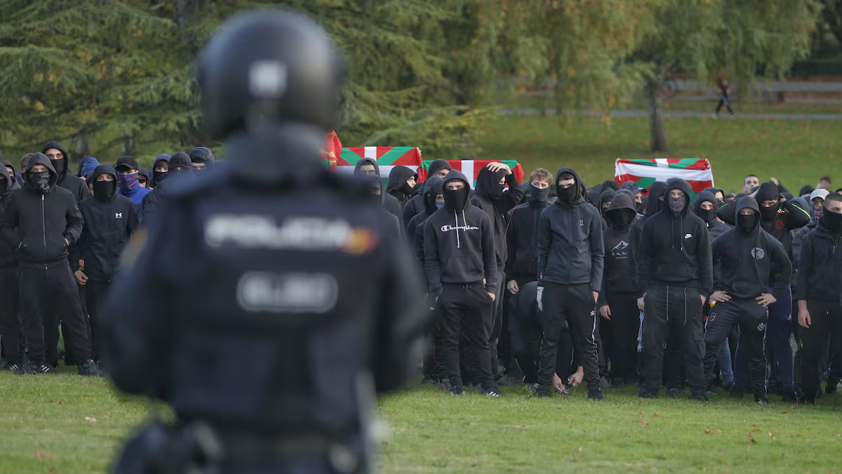 Antifascistas enfrentan a la policía y expulsan a Vito Quiles allá por donde va